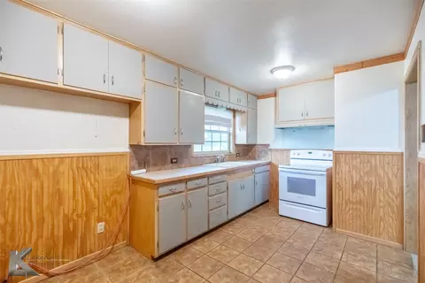 Kitchen - 1004 N 9th St, Haskell, TX 79521 photo 1 of 2