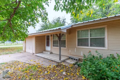 1004 N 9th St, Haskell, TX 79521