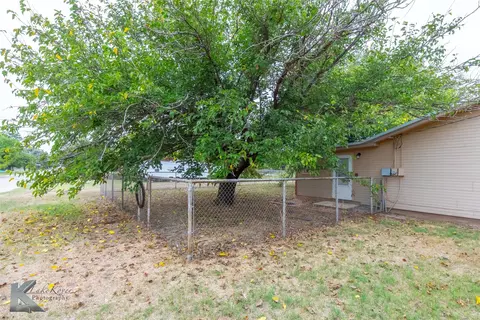 Exterior - 1004 N 9th St, Haskell, TX 79521 photo 1 of 8