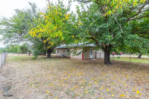 Exterior - 1004 N 9th St, Haskell, TX 79521 photo 3 of 8