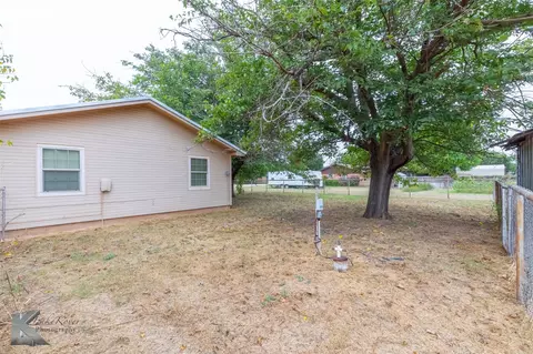 Exterior - 1004 N 9th St, Haskell, TX 79521 photo 8 of 8