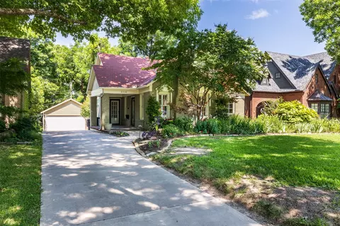 2556 Stadium Dr, Fort Worth, TX 76109