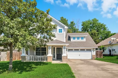 137 Parkwood Ct, Azle, TX 76020