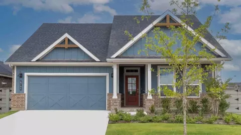 8704 Red Oak Dr, Justin, TX 76247