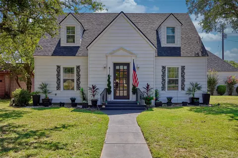 811 W Main St, Olney, TX 76374