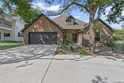 204 W 5th St, Springtown, TX 76082