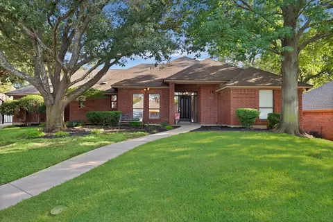 2004 Royal Club Ct, Arlington, TX 76017