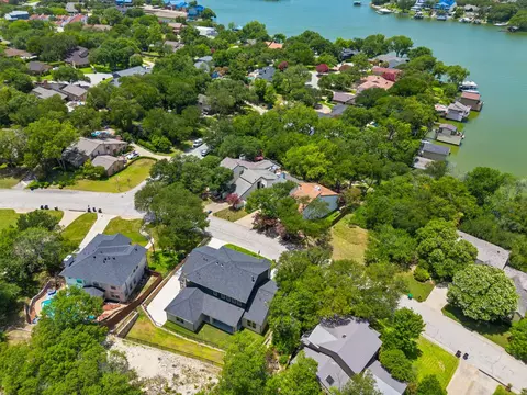 9008 Crosswind Dr, Fort Worth, TX 76179