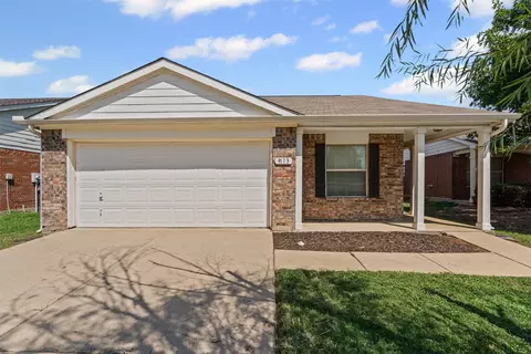 9113 Chisholm Trl, Cross Roads, TX 76227