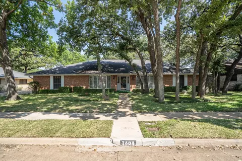 1604 Oak Meadow Dr, Irving, TX 75061