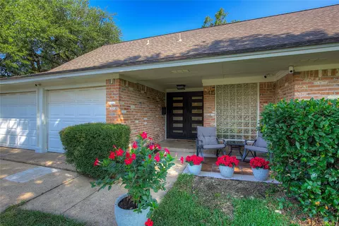 8415 Gladwood Ln, Dallas, TX 75243