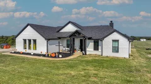 220 La Cresta Ln, Mineral Wells, TX 76067