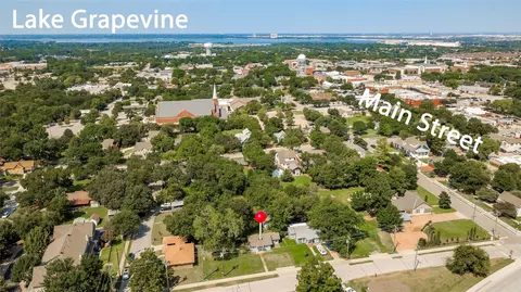 404 W Hudgins St, Grapevine, TX 76051