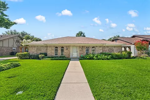 233 Hillview Dr, Hurst, TX 76054