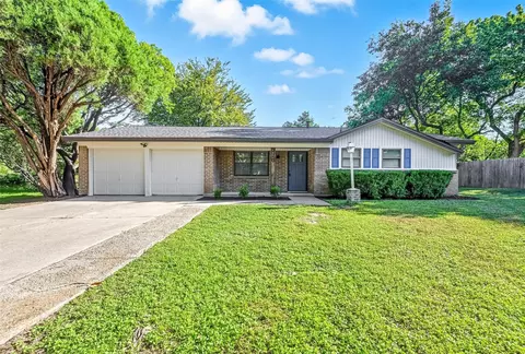 220 Page Ct, Hurst, TX 76053