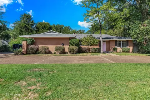 5830 Gilbert Dr, Shreveport, LA 71106