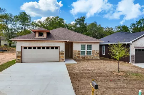 411 Henderson St, Bonham, TX 75418