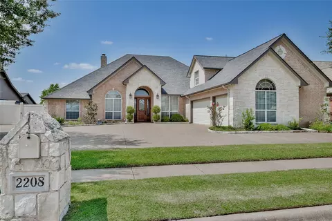 2208 Waters Edge Dr, Granbury, TX 76048