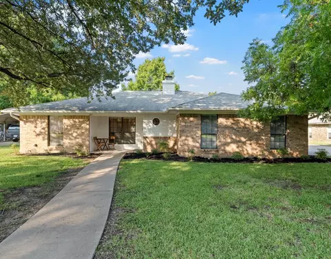 137 Bonham Dr, Hewitt, TX 76643