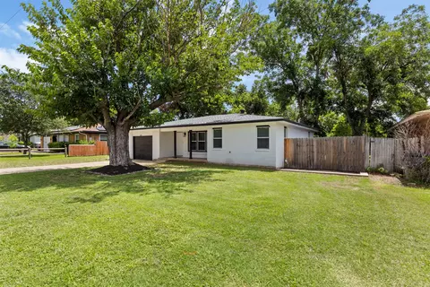 1035 Warden St, Benbrook, TX 76126