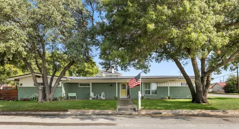 716 E South St, Henrietta, TX 76365
