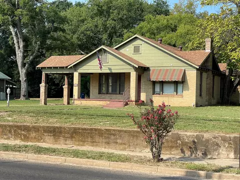 300 S Prairieville St, Athens, TX 75751