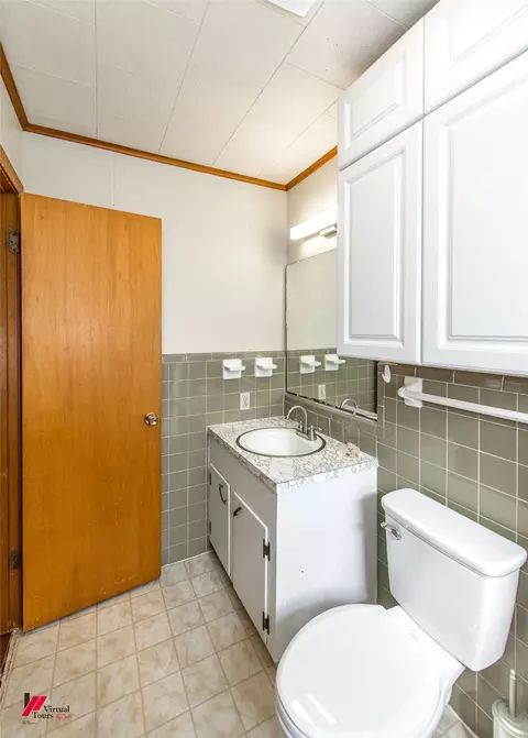 Bath - 509 10th St NE, Springhill, LA 71075 photo 2 of 3