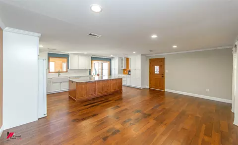 Kitchen - 509 10th St NE, Springhill, LA 71075 photo 6 of 6