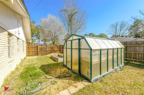 Exterior - 509 10th St NE, Springhill, LA 71075 photo 5 of 10