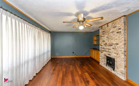 Living - 509 10th St NE, Springhill, LA 71075 photo 5 of 5