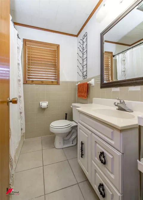 Bath - 509 10th St NE, Springhill, LA 71075 photo 1 of 3