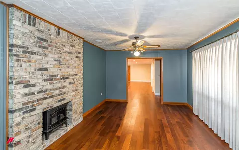 Living - 509 10th St NE, Springhill, LA 71075 photo 3 of 5
