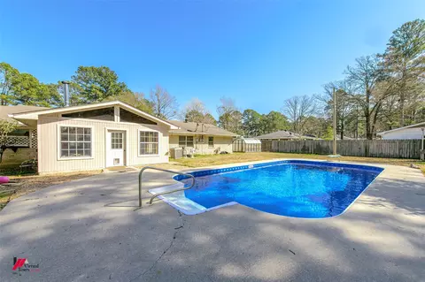 Exterior - 509 10th St NE, Springhill, LA 71075 photo 7 of 10