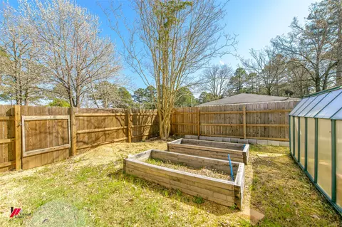 Exterior - 509 10th St NE, Springhill, LA 71075 photo 4 of 10
