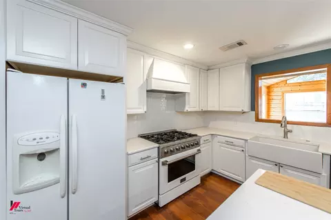 Kitchen - 509 10th St NE, Springhill, LA 71075 photo 3 of 6