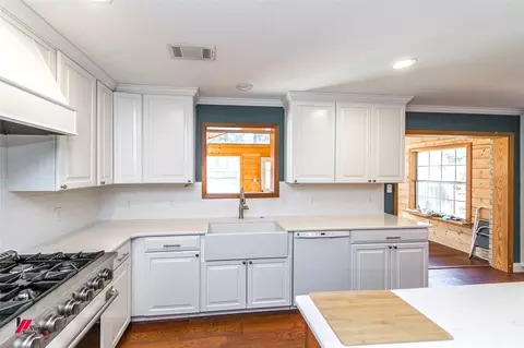 Kitchen - 509 10th St NE, Springhill, LA 71075 photo 2 of 6