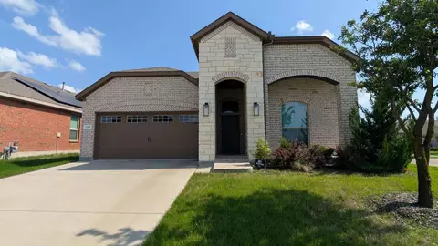 700 Blackthorne Dr, Glenn Heights, TX 75154