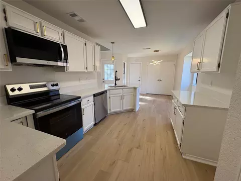 Kitchen - 3511 Beech St, Rowlett, TX 75089 photo 3 of 4