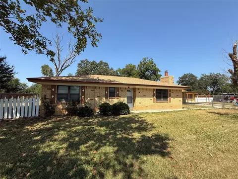 206 Poco St, Bangs, TX 76823