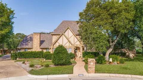 2309 Meandering Way, Arlington, TX 76011