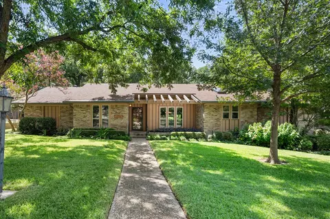 2216 Shadywood Ct, Arlington, TX 76012