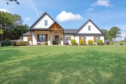 260 Lakeview Dr, Denison, TX 75020
