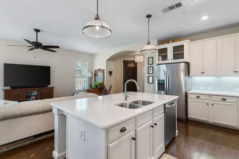 925 Brook Forest Ln, Euless, TX 76039 photo 12