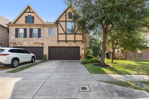 925 Brook Forest Ln, Euless, TX 76039