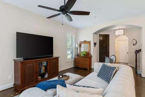 925 Brook Forest Ln, Euless, TX 76039 photo 17