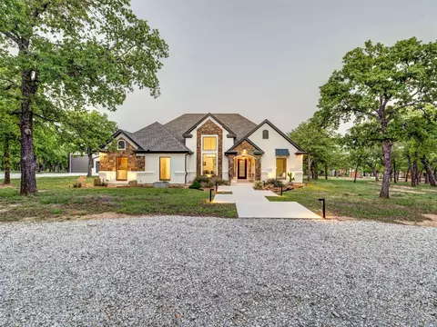 270 Silver Lakes Dr, Sunset, TX 76270