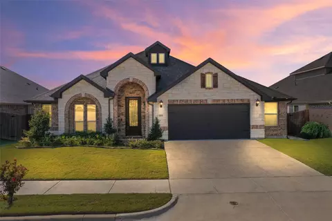8808 White Rock Ln, Lantana, TX 76226