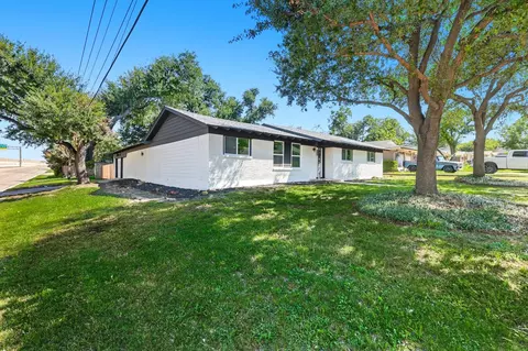 5201 Wedgway Dr, Fort Worth, TX 76133