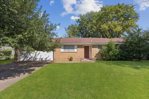 304 Salem Dr, Euless, TX 76039