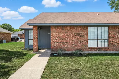 1735 Creekview Dr, Glenn Heights, TX 75154